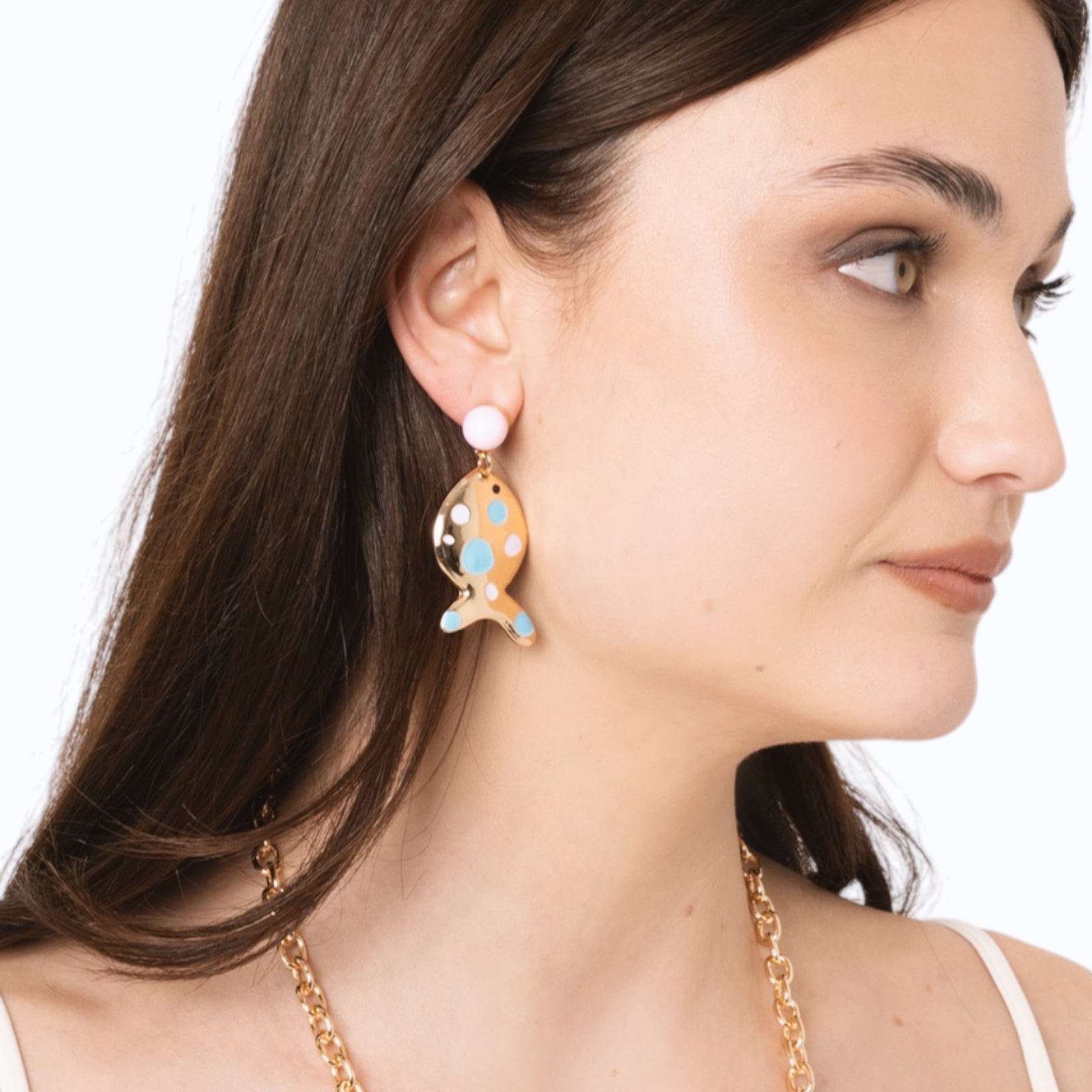 Orecchini pendenti con pesciolini in metallo dal design pop smaltati rosa ed azzurro - Mya Accessories