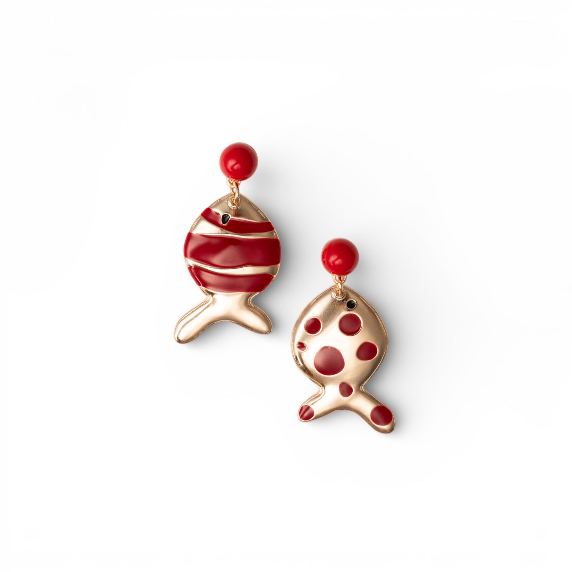 Orecchini pendenti con pesciolini in metallo dal design pop smaltati di rosso - Mya Accessories