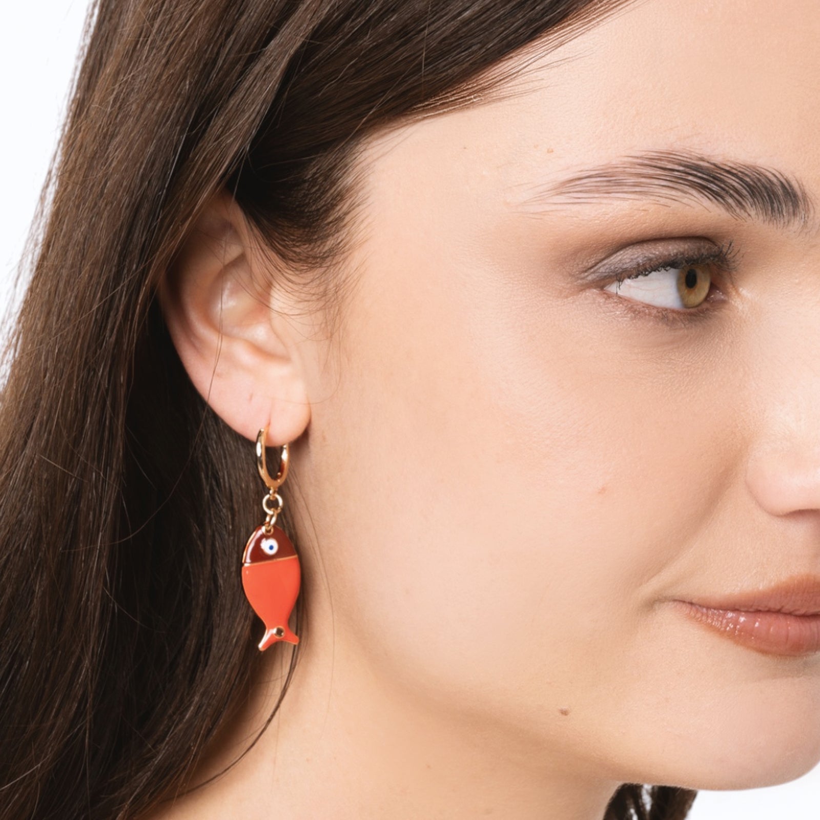 Orecchini pendenti con pesciolino in metallo smaltato multicolore - Mya Accessories