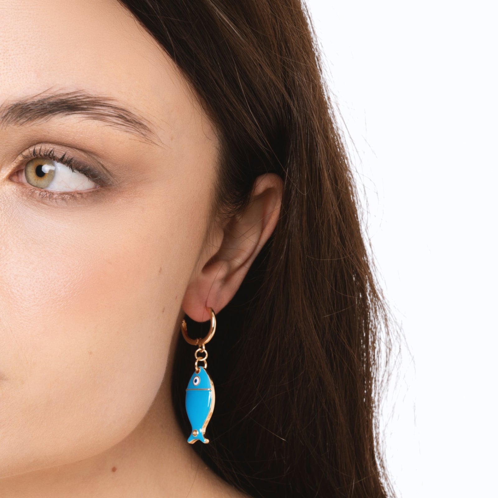 Orecchini pendenti con pesciolino in metallo smaltato azzurro - Mya Accessories
