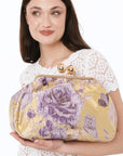 Borsa clutch morbida con motivo floreale viola ed oro - Mya Accessories