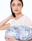 Borsa pochette morbida con texture a fiori tono celeste - Mya Accessories