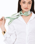Foulard in seta con stampa a cuori tono verde - Mya Accessories