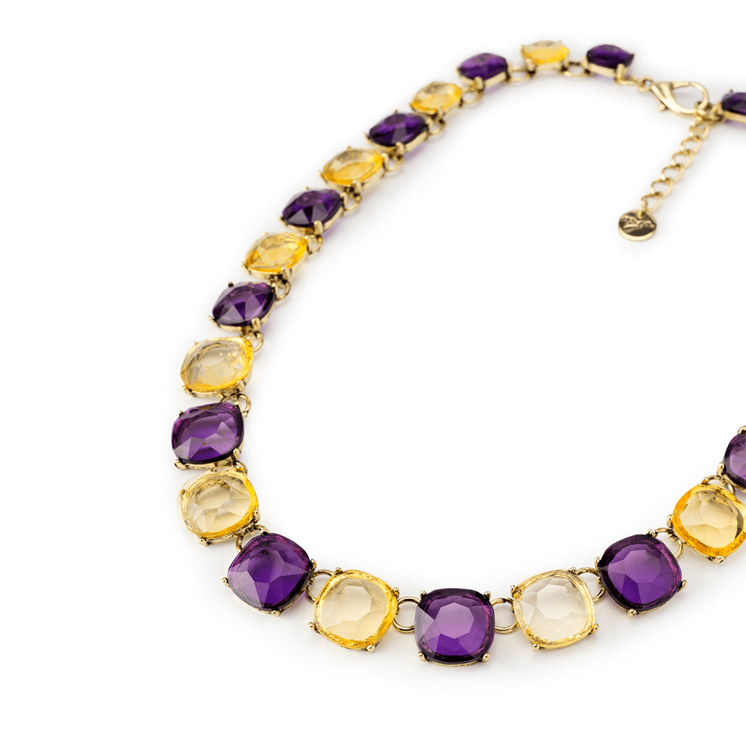 Girocollo in metallo colore bronzo, con pietre in resina trasparenti viola e giallo - Mya Accessories