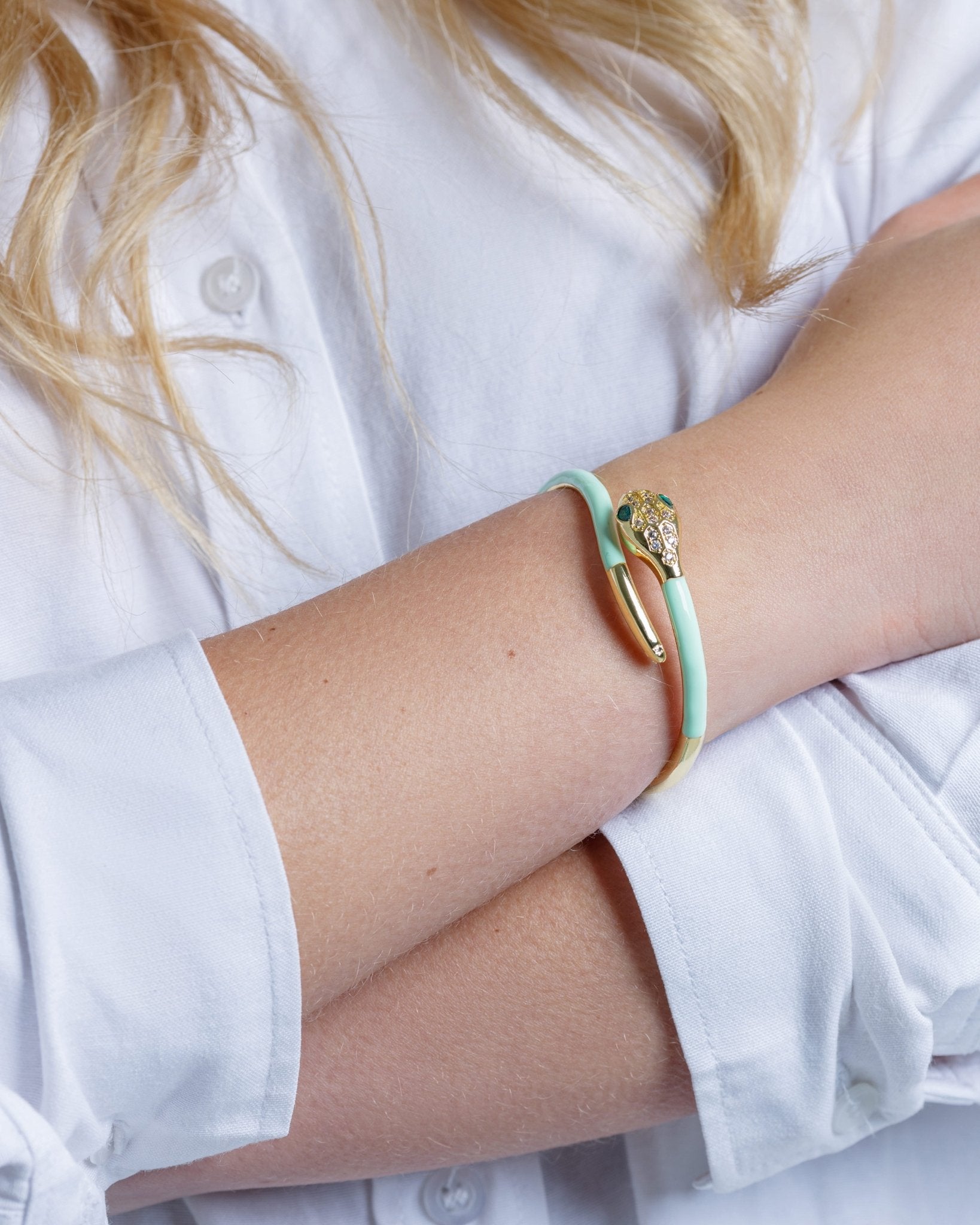 Bracciale in ottone a serpente smaltato verde acqua con zirconi - Mya Accessories