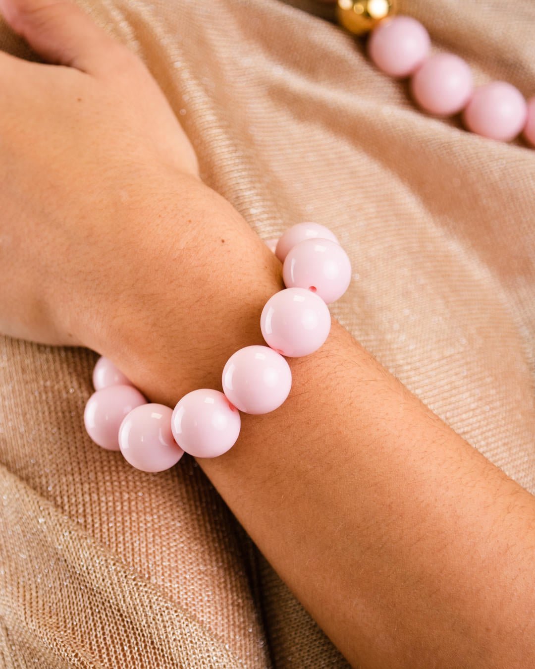 Bracciale con sfere 20 mm elastico in acrilico rosa - Mya Accessories