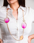 Collana lunga in metallo con inserti circolari in acrilico trasparente fucsia ed arancio - Mya Accessories