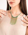 Collana girocollo con microcristalli verdi e frange a catena in ottone - Mya Accessories