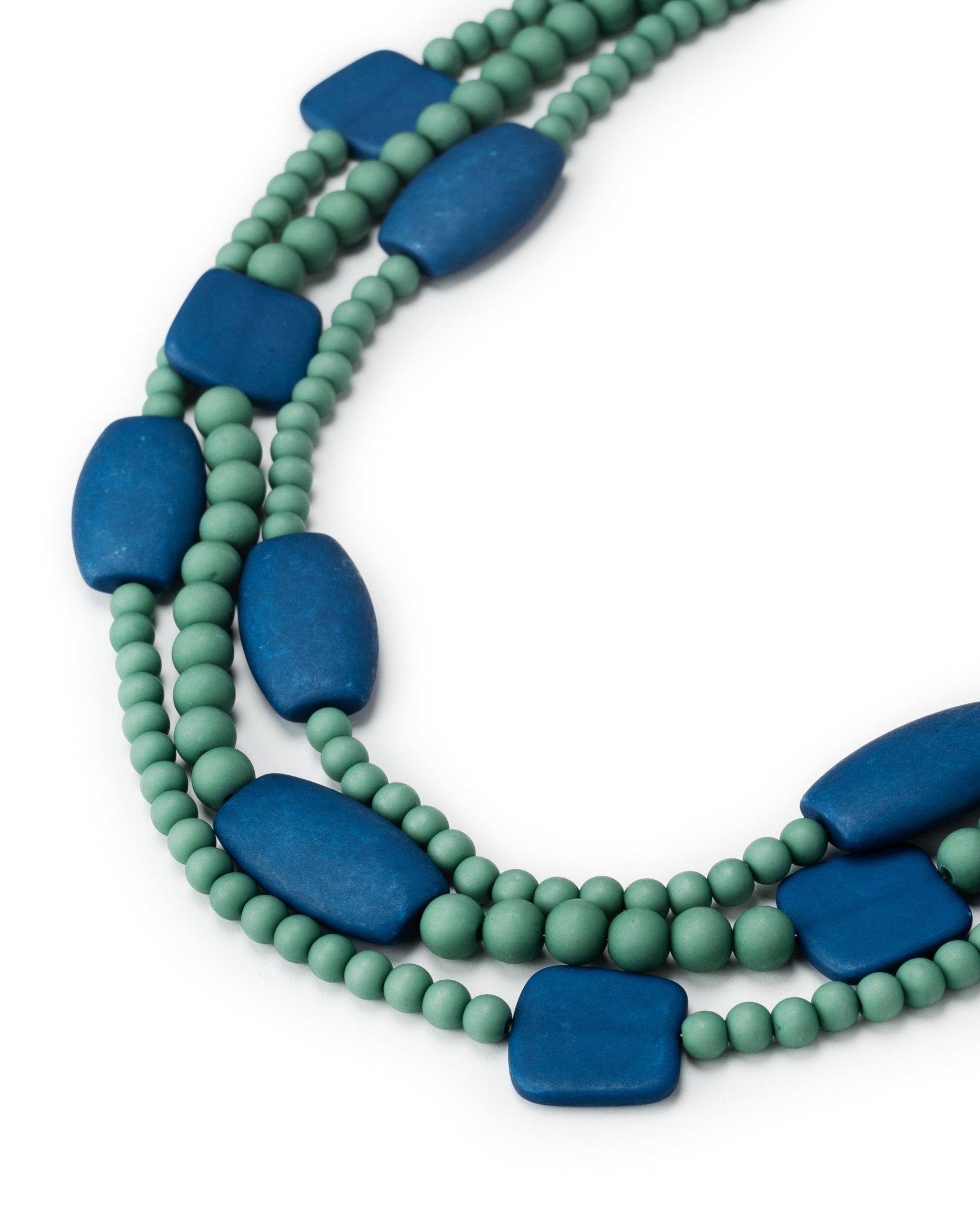Collana multilinee lunga con pietre in acrilico verde e blu - Mya Accessories